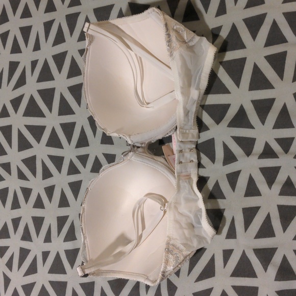 Victoria's Secret Very Sexy Push-Up Bra & V-String set, Silver Lace and Gems,NWT - Picture 4 of 8
